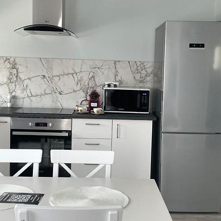 Noah Apartment Self Check-In Otopeni Exterior foto