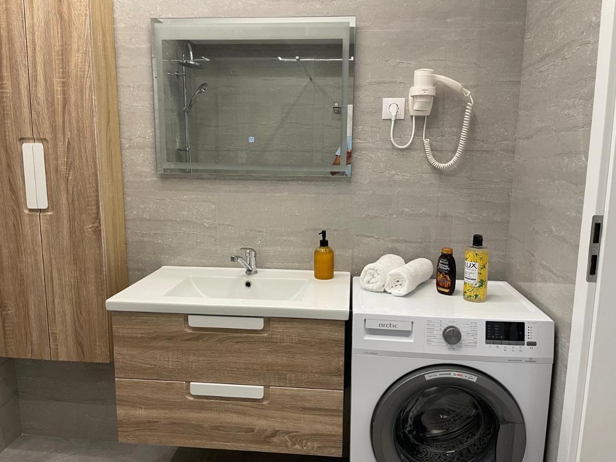 Noah Apartment Self Check-In Otopeni Exterior foto