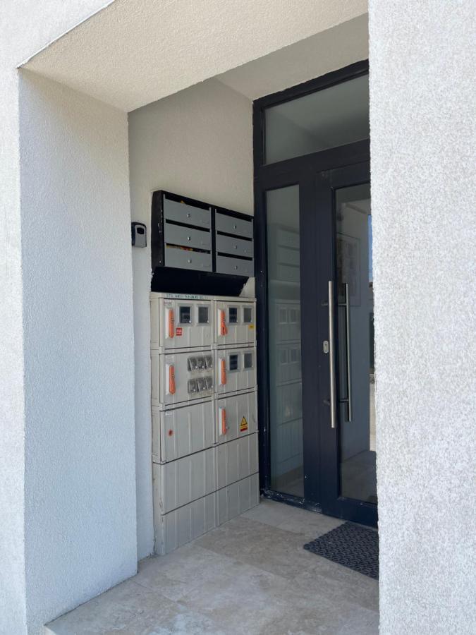 Noah Apartment Self Check-In Otopeni Exterior foto